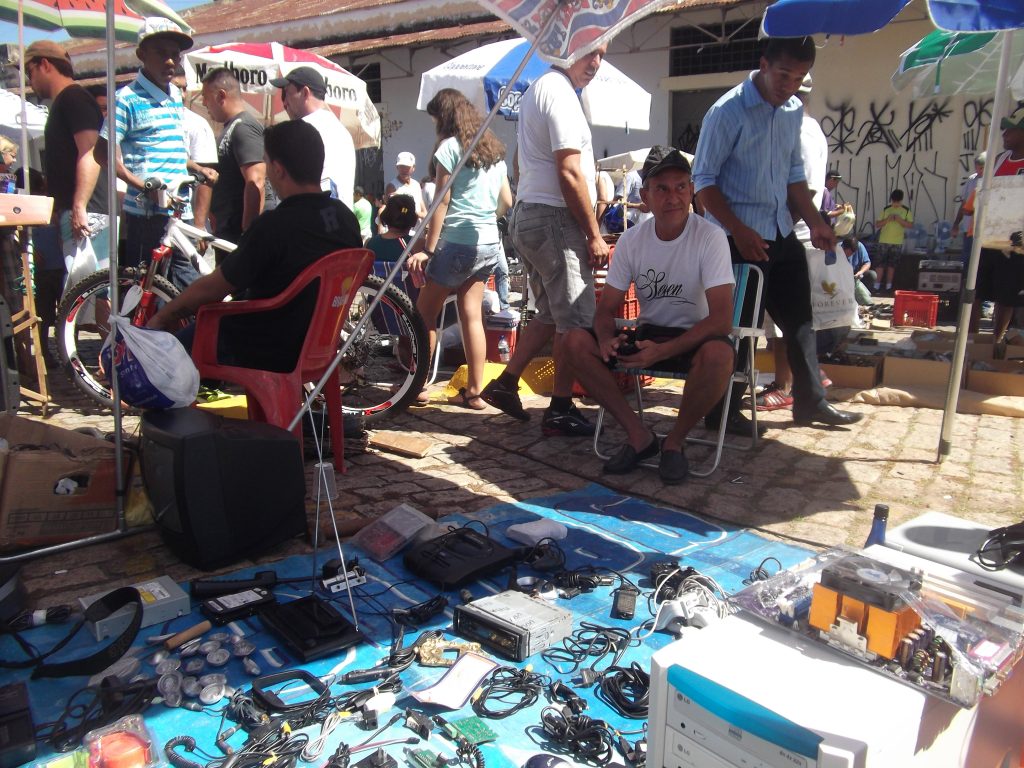 Na Feira do Rolo é possível encontrar grande variedade de produtos a preços mais acessíveis que no mercado tradicional (Foto: Paula Monezzi)