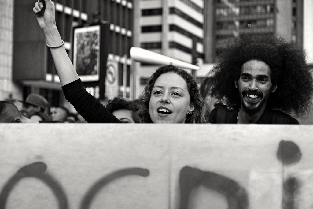 Ocupação na rua: Mulher em protesto por direitos iguais